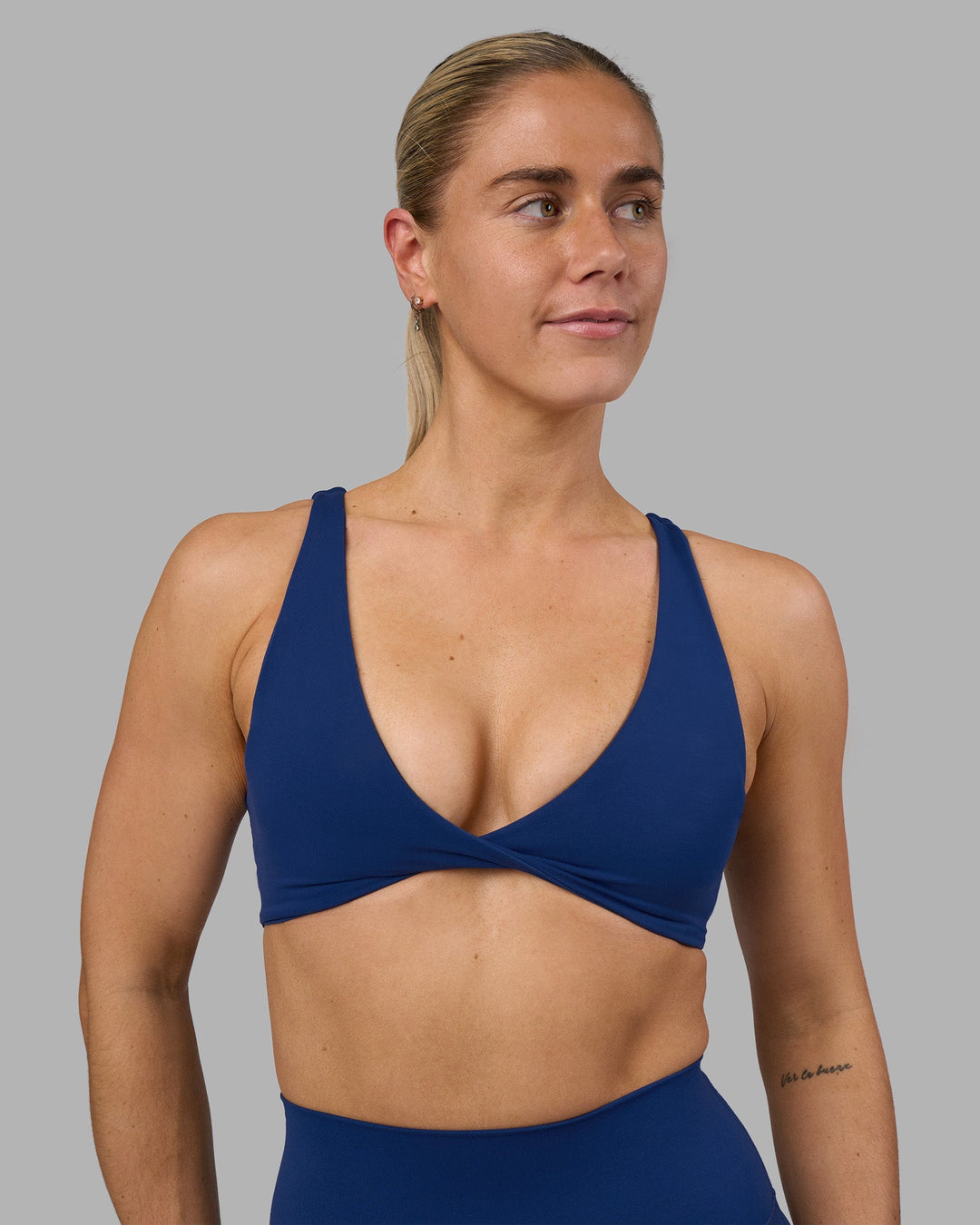 Woman wearing Impulse Reversible Sports Bra - Midnight Blue | Model:Hannah | Size:S