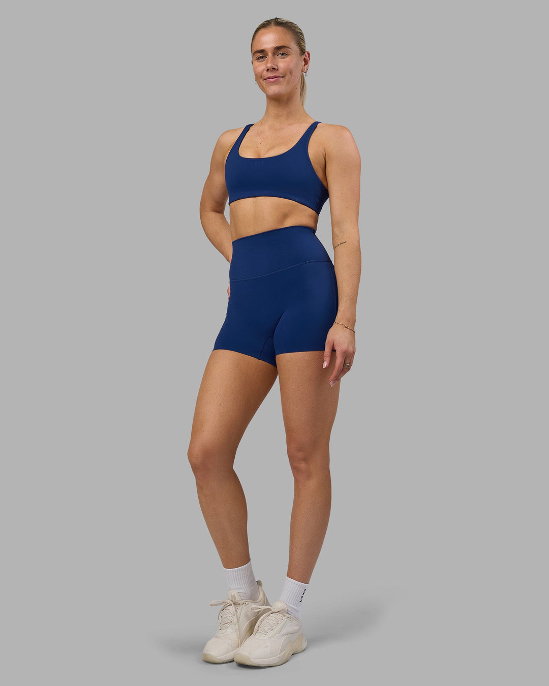 Woman wearing Impulse Reversible Sports Bra - Midnight Blue | Model:Hannah | Size:S