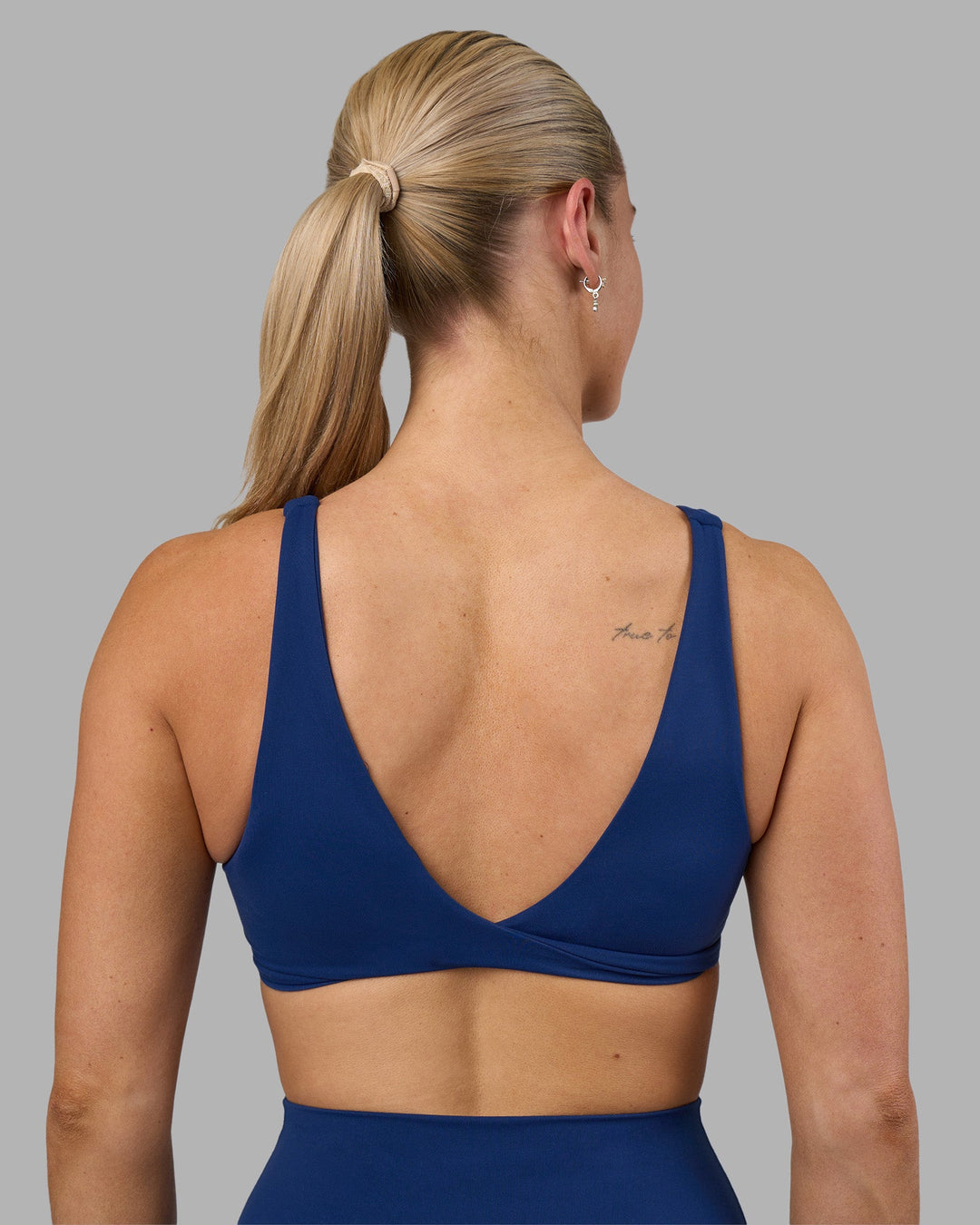 Woman wearing Impulse Reversible Sports Bra - Midnight Blue | Model:Hannah | Size:S