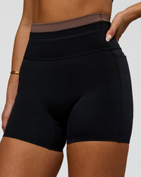 Woman wearing Liberate High-Rise 4" Short Pockets in Black-Cocoa Powder | Model:Bianca | Size:S | Thumbnail Index: 0