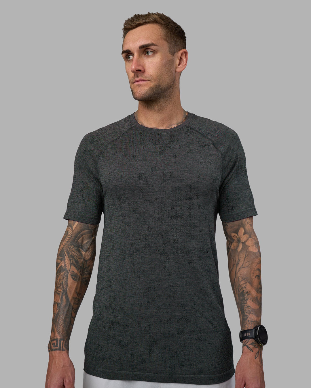 Man wearing AeroFLX+ Seamless Tee - Black Camo-Graphite | Model:Tommy | Size:L