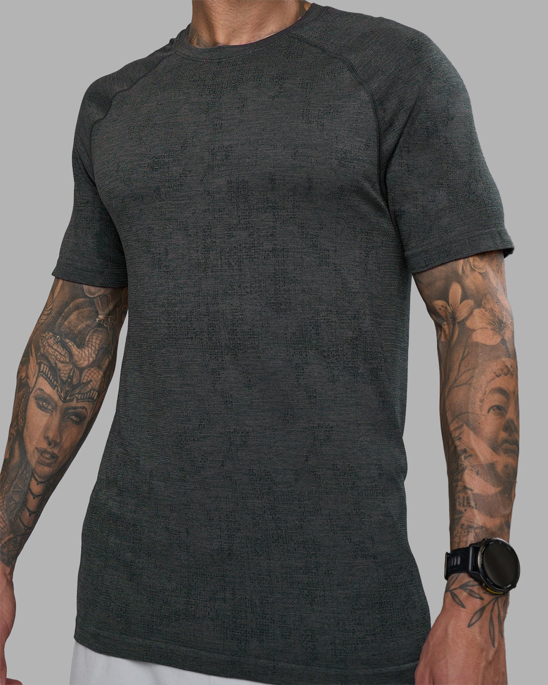 Man wearing AeroFLX+ Seamless Tee - Black Camo-Graphite | Model:Tommy | Size:L