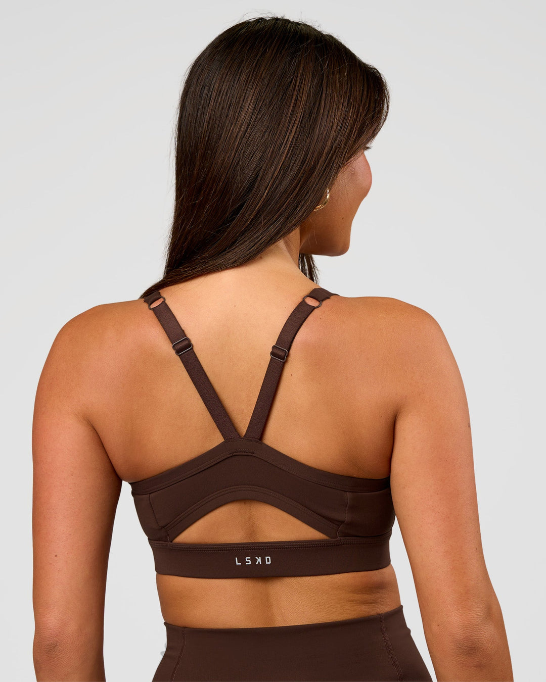 Woman wearing Momentum Sports Bra D/DD/E - Hot Chocolate | Model:Bianca | Size:S