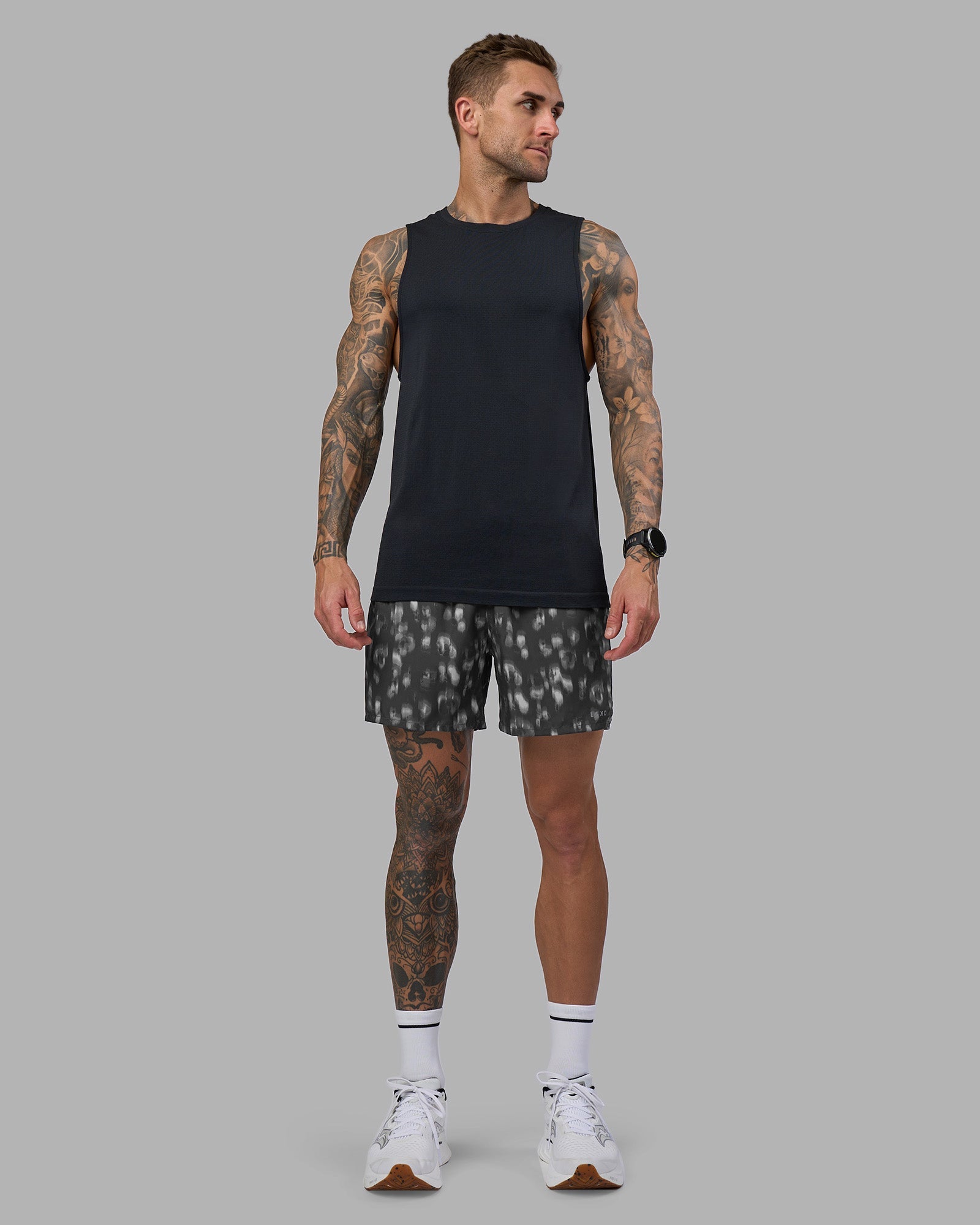 Man wearing Pace 5" Lined Running Short - Markings Dark Storm Print | Model:Tommy | Size:S