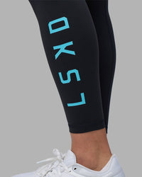 Woman wearing Rep Ultra High-Rise 7/8 Legging Pockets - Black-Blue Atoll | Model:Sophie | Size:S | Thumbnail Index: 2
