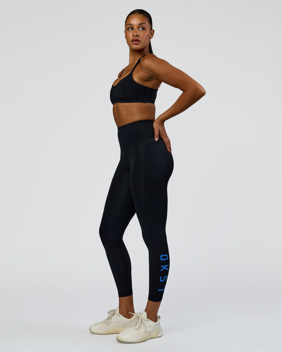 Woman wearing Rep Ultra High-Rise 7/8 Legging Pockets - Black-Palace Blue | Model:Rosie | Size:S