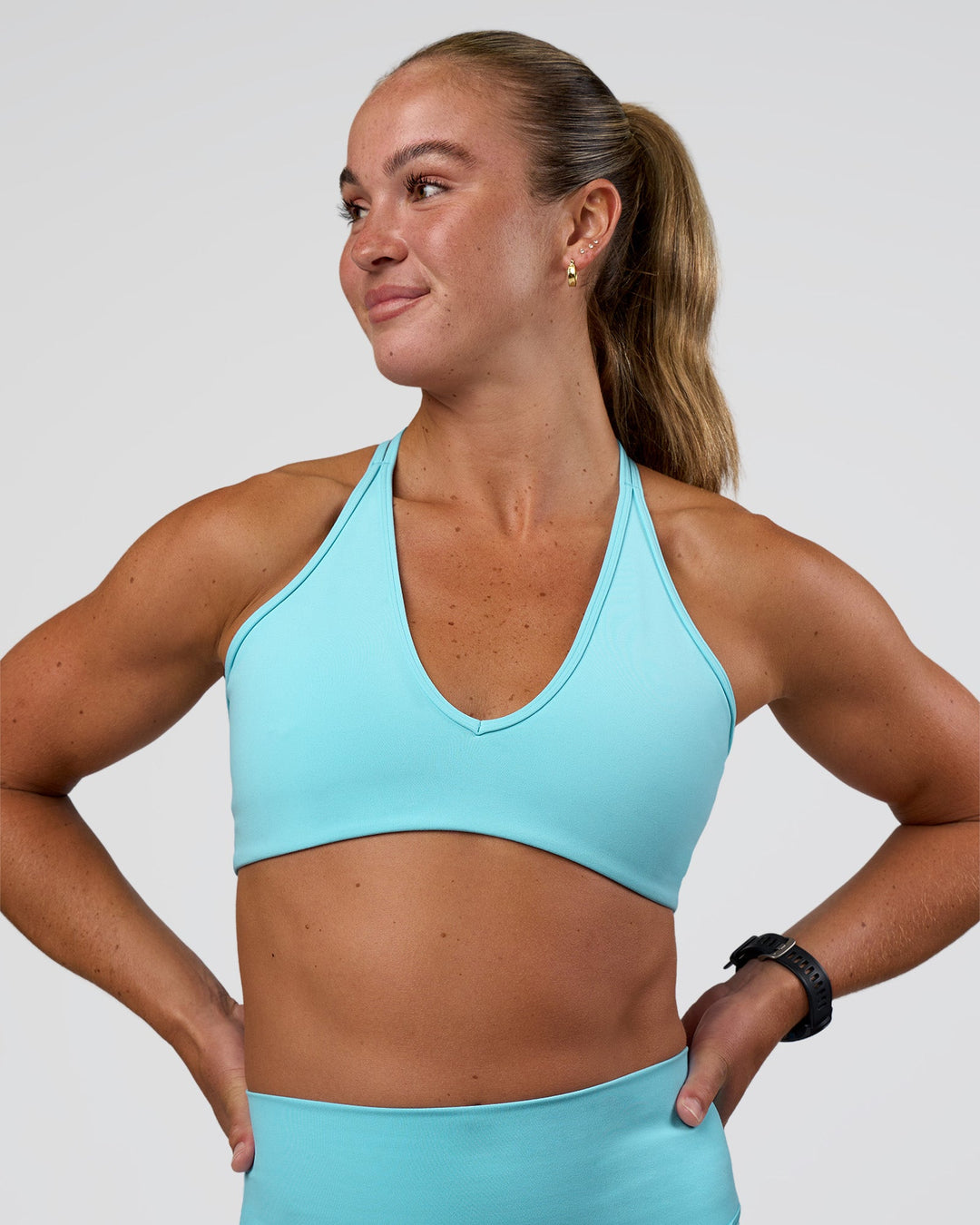 Woman wearing Stamina Pulse Sports Bra - Baltic Sea | Model:Sav | Size:S