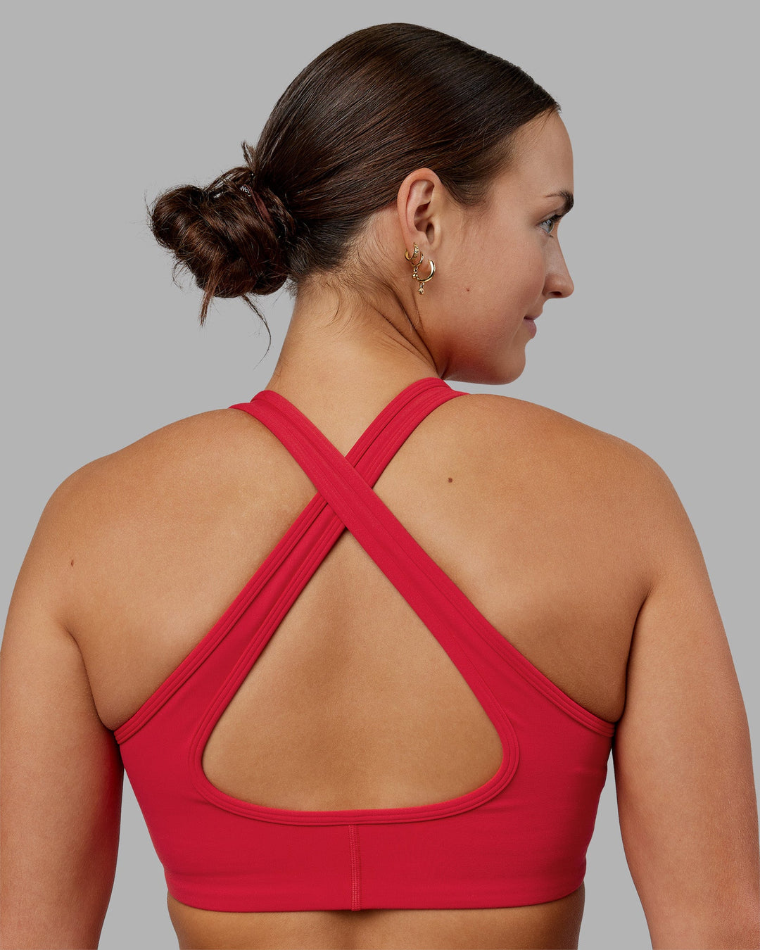 Woman wearing Stamina Sports Bra - Scarlet | Set:true | Angle:back | Model:Keisha | Size:S - view 4