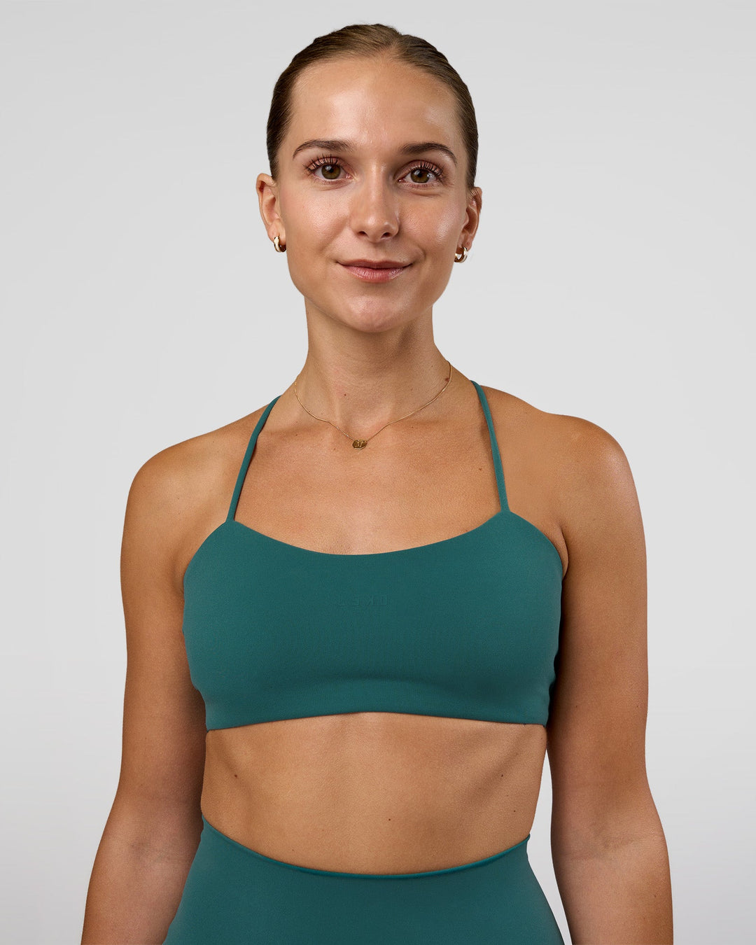 Woman wearing Twister Sports Bra - Transformative Teal | Model:Myrte | Size:S