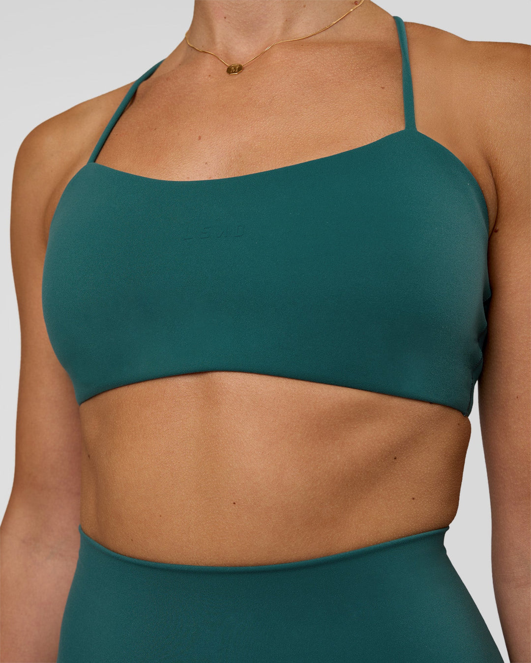 Woman wearing Twister Sports Bra - Transformative Teal | Model:Myrte | Size:S