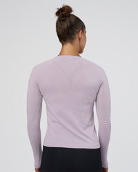 Woman wearing AeroFLX+ Seamless Long Sleeve Tee - Fair Orchid/Fair Orchid | Model:Abbey | Size:S