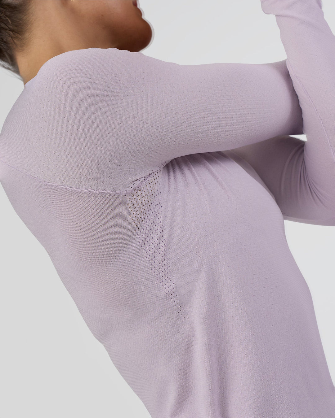 Woman wearing AeroFLX+ Seamless Long Sleeve Tee - Fair Orchid/Fair Orchid | Model:Abbey | Size:S