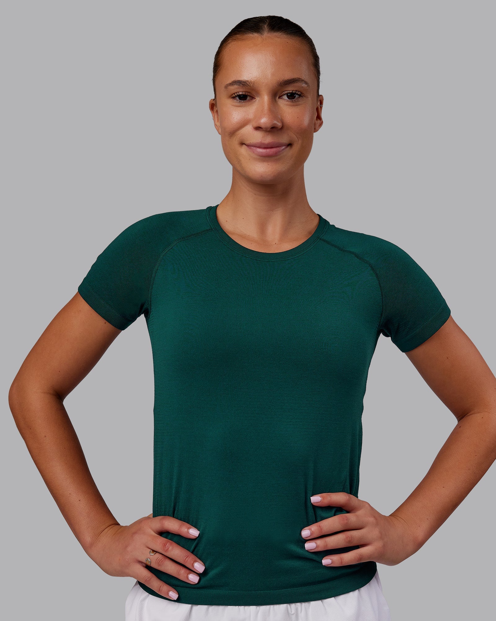 Woman wearing AeroFLX+ Seamless Tee - Dark Moss Marl | Model:Charlize | Size:S
