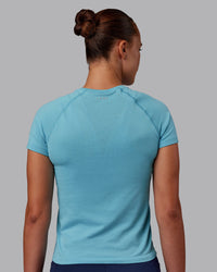 Woman wearing AeroFLX+ Seamless Tee - Retro Blue Marl | Model:Charlize | Size:S | Thumbnail Index: 3