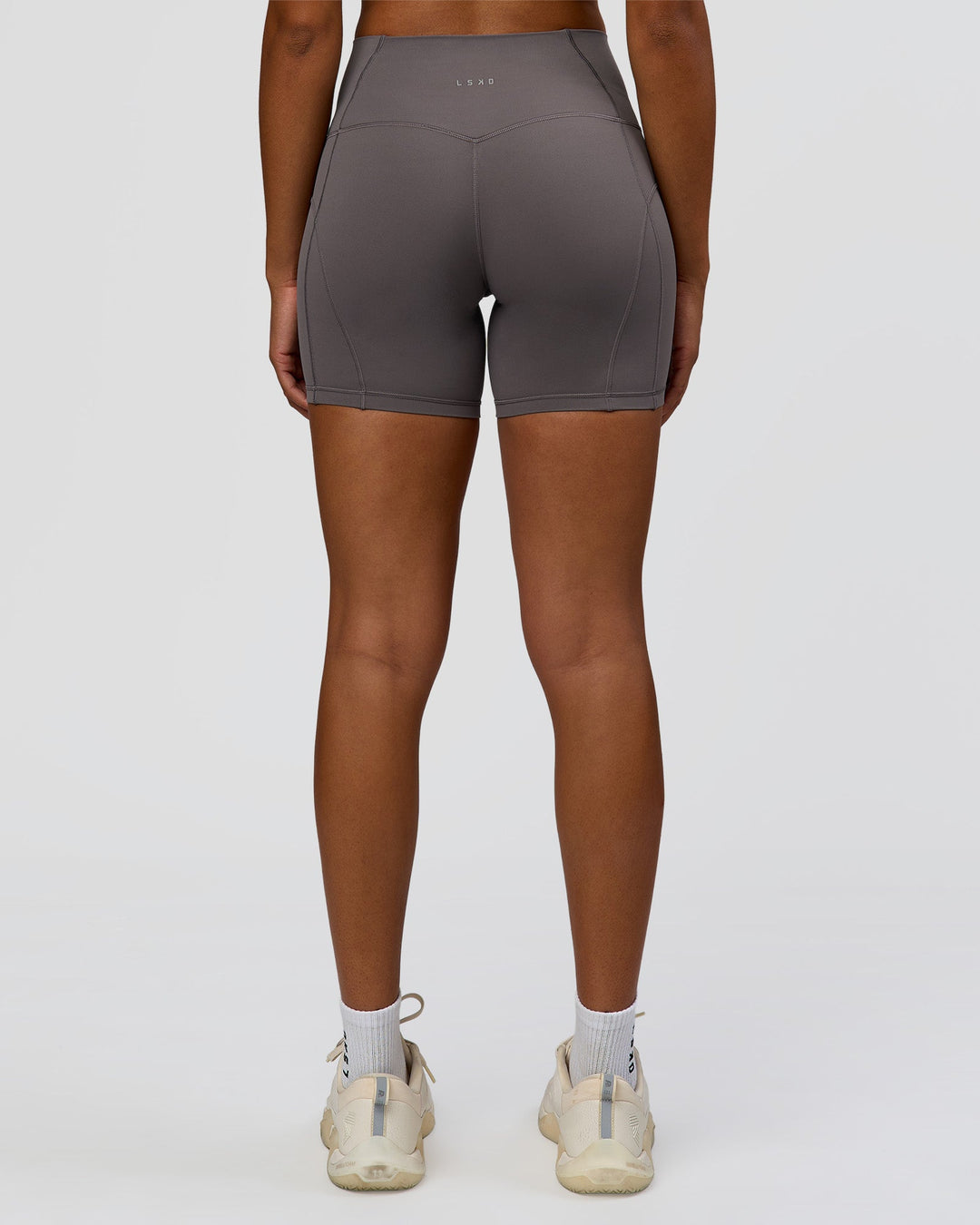 Woman wearing Bend High-Rise 4" Short - Duskstone | Model:Rosie | Size:S
