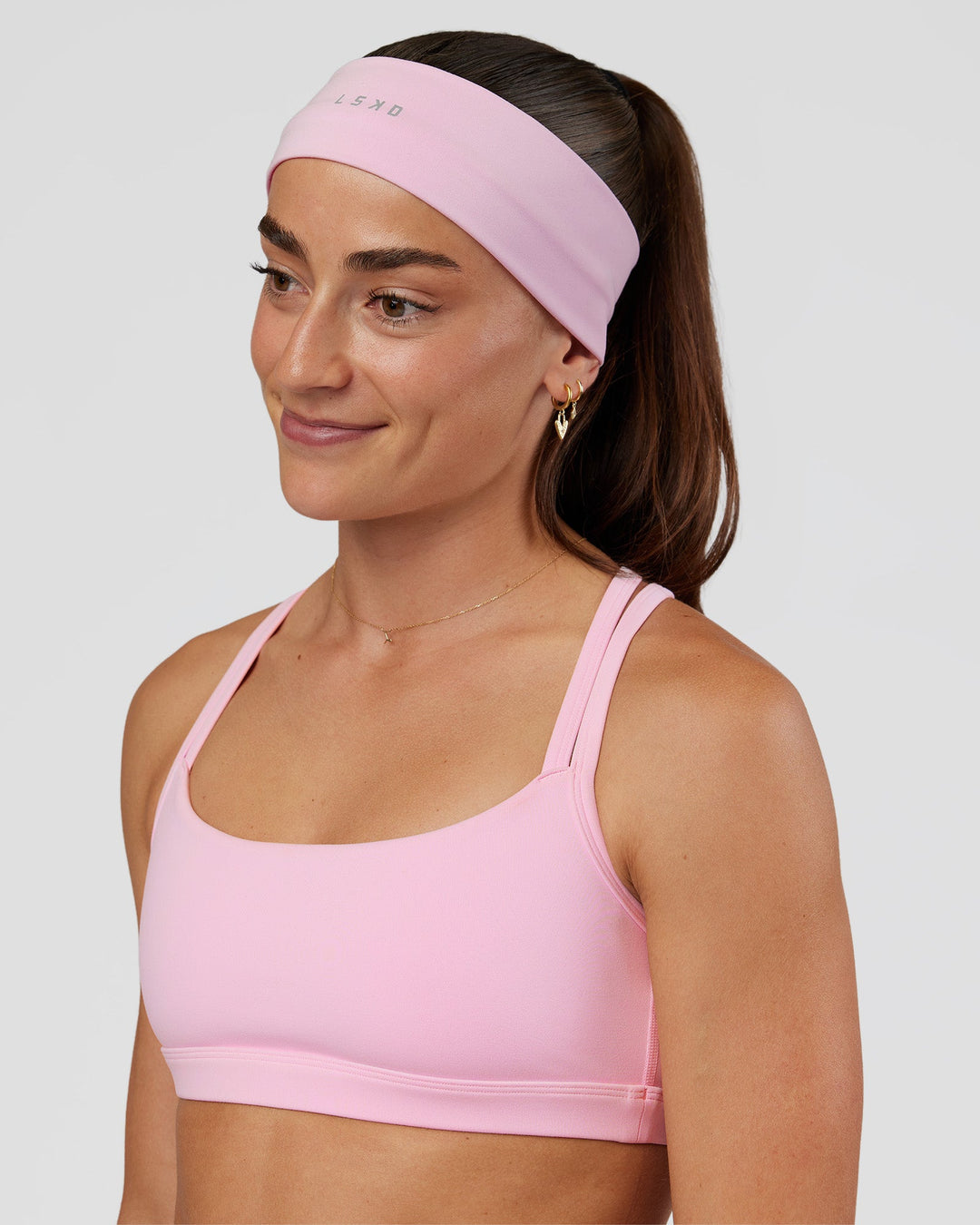 Woman wearing Swift Headband - Marshmallow