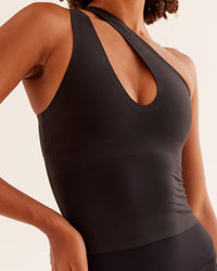 Woman wearing Bend & FLX Plunge Tank - Black | Model:Tomi | Size:XS | Thumbnail Index: 6