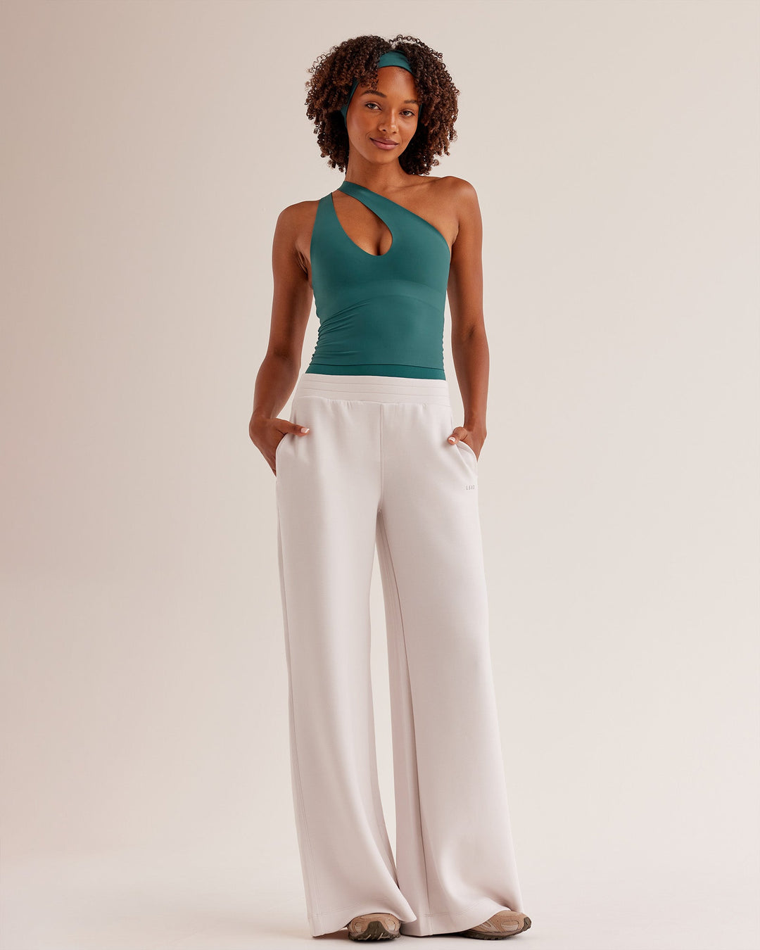 Woman wearing Bend &amp; FLX Plunge Tank - Transformative Teal | Model:Tomi | Size:XS - view 6