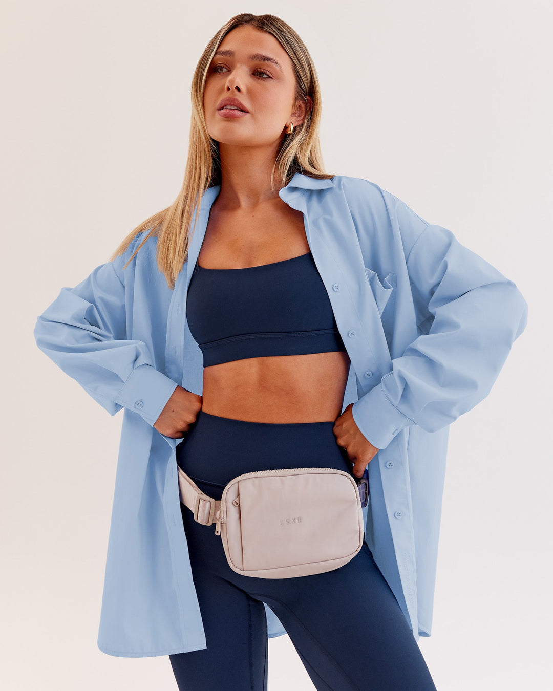Woman wearing Go-To Oversized Shirt - Poplin Blue | Model:Dana | Size:XS - view 4