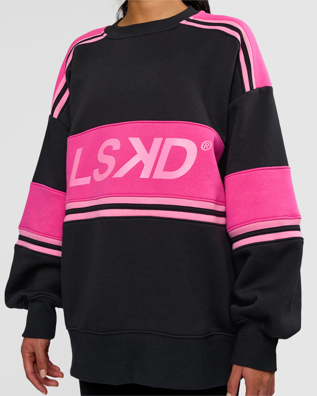 Woman wearing A-Team Sweater Oversize - Caviar-Ultra Pink-Candy Pink | Model:Loren | Size:XS