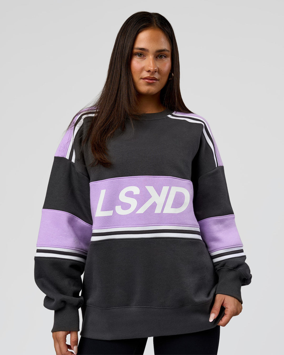 Woman wearing A-Team Sweater Oversize in Dark Storm-Pale Lilac | Model:Bianca | Size:XS