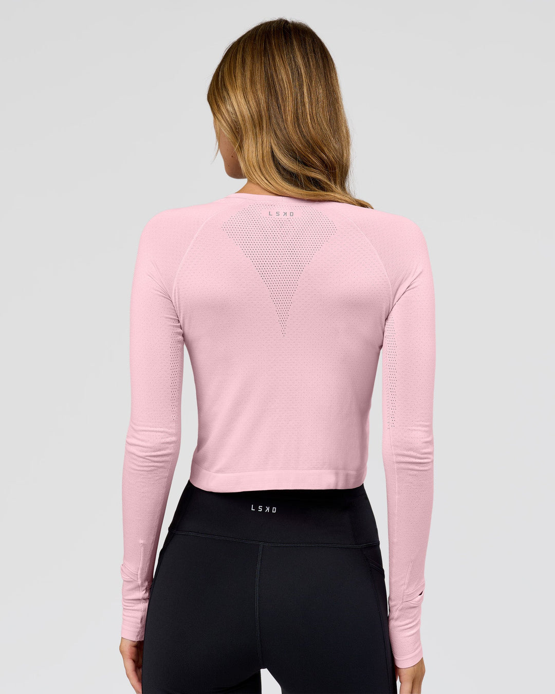 Woman wearing AeroFLX+ Seamless Long Sleeve Skimmer Tee - Marshmallow/Marshmallow | Model:Leilani | Size:XS