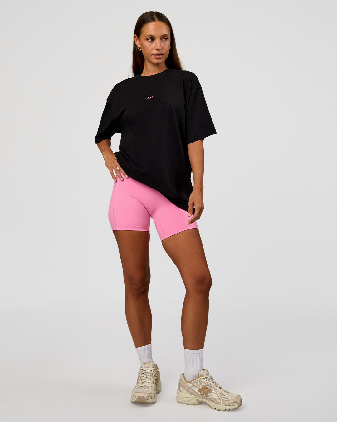 Woman wearing CFT BNE 26 FLXCotton Oversized Tee in Black | Model:Brylee | Size:XS - view 9