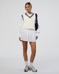 Woman wearing Clubhouse Vest - Off White-Future Navy | Model:Leilani | Size:XS | Thumbnail Index: 6