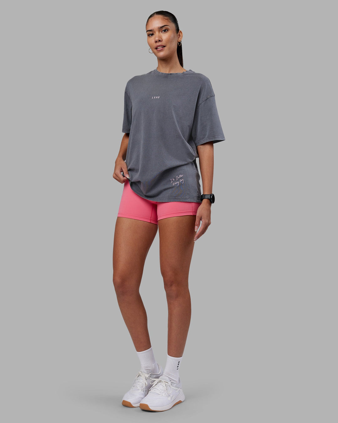 Woman wearing ETJ Values FLXCotton Oversize Tee - Dark Grey Washed-Pink | Model:Rhiley | Size:XS