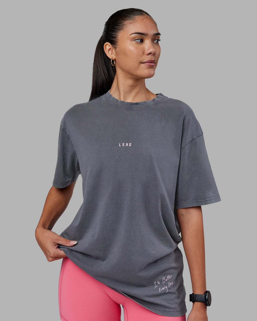 Woman wearing ETJ Values FLXCotton Oversize Tee - Dark Grey Washed-Pink | Model:Rhiley | Size:XS