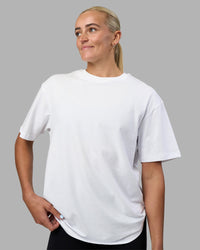 Woman wearing Easy FLXCotton Tee Oversize - White | Model:Katie | Size:XS