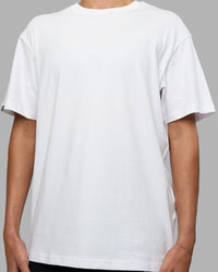 Woman wearing Easy FLXCotton Tee Oversize - White | Model:Katie | Size:XS