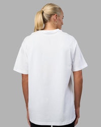Woman wearing Easy FLXCotton Tee Oversize - White | Model:Katie | Size:XS