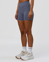 Woman wearing Elite Run High-Rise 5" Short Pockets - Night Shadow | Model:Brylee | Size:XS | Thumbnail Index: 7
