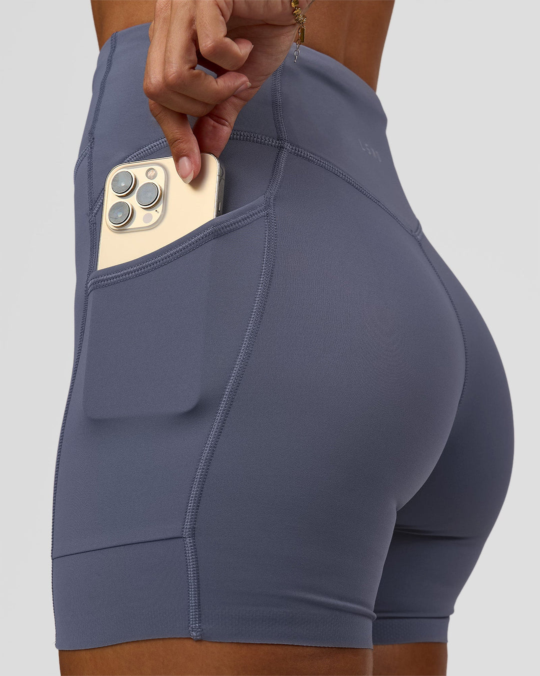 Woman wearing Elite Run High-Rise 5" Short Pockets - Night Shadow | Model:Brylee | Size:XS - view 2
