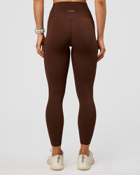Woman wearing Elixir Ultra High-Rise 7/8 Legging Pockets - Hot Chocolate | Model:Maja | Size:XS