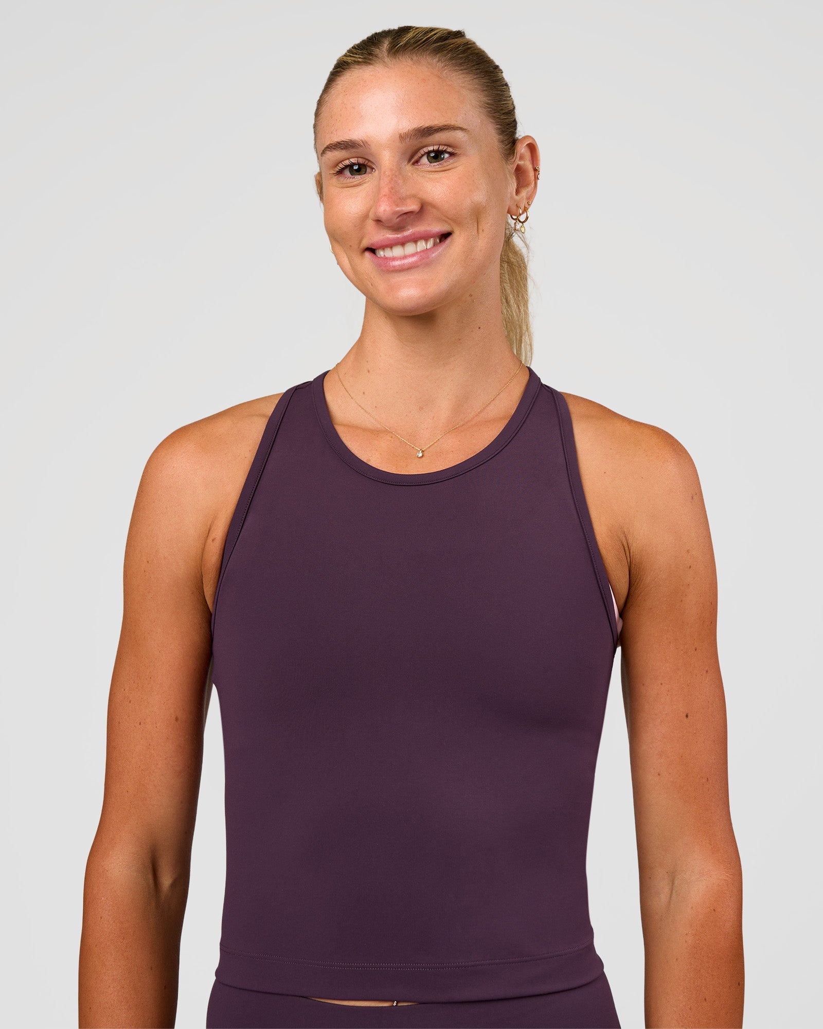 Woman wearing Flow Performance Tank 2.0 - Midnight Plum | Model:Emelia | Size:XS