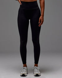 Woman wearing Fusion Ultra High-Rise Full Length Legging Pockets - Black | Model: Txai | Size:XS