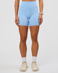 Woman wearing Fusion Ultra High-Rise 6" Short Pockets - Open Air | Set:true | Angle:front | Model:Maja | Size:XS