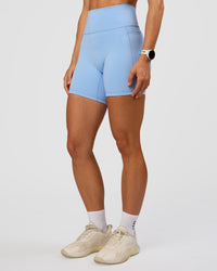 Woman wearing Fusion Ultra High-Rise 6" Short Pockets - Open Air | Set:true | Angle:side | Model:Maja | Size:XS