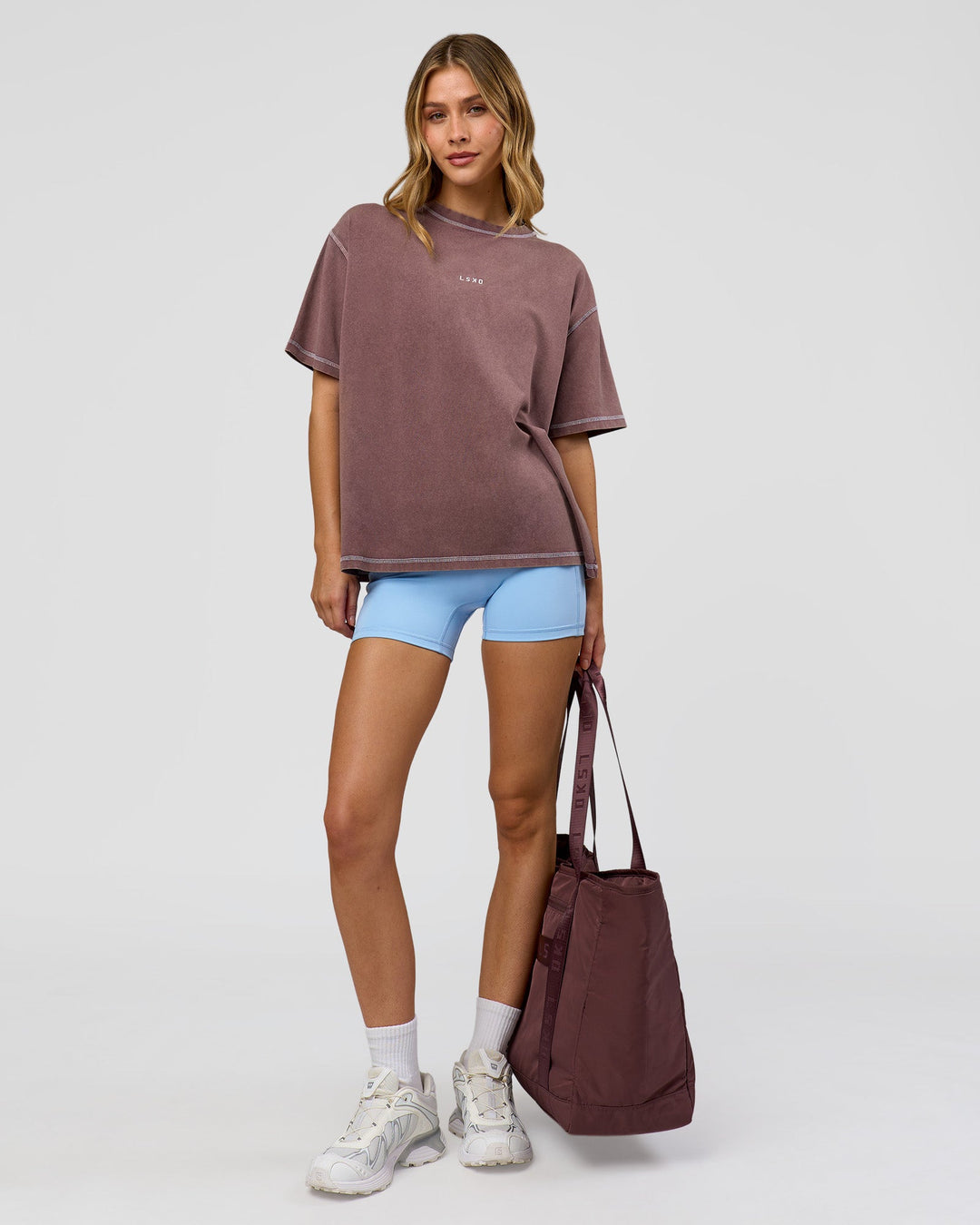 Woman wearing Go-To Contrast Oversized Heavyweight FLXCotton Tee - Cocoa Powder Washed-White | Model:Leilani | Size:XS - view 2