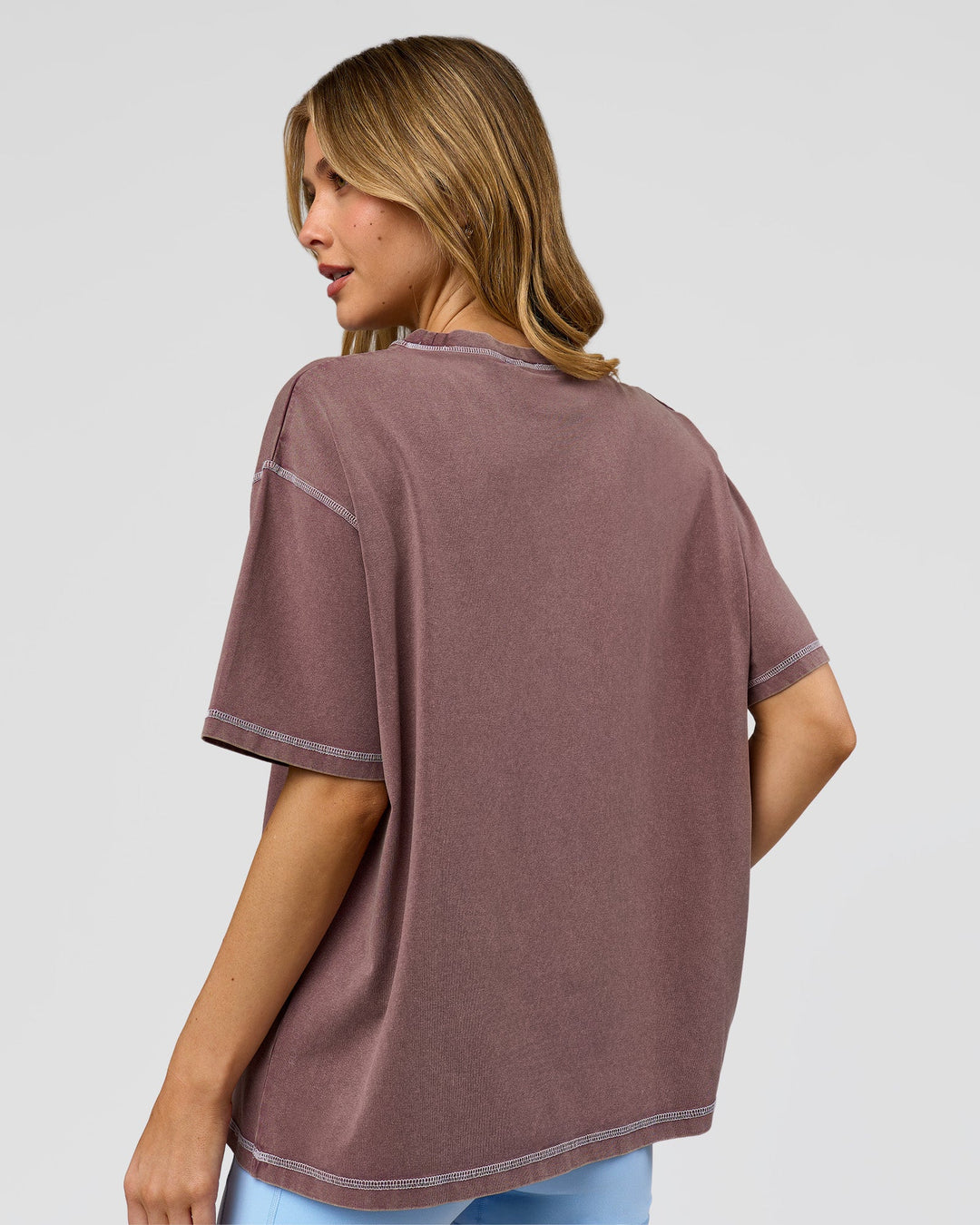 Woman wearing Go-To Contrast Oversized Heavyweight FLXCotton Tee - Cocoa Powder Washed-White | Model:Leilani | Size:XS - view 3