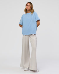 Woman wearing Go-To Contrast Oversized Heavyweight FLXCotton Tee - Open Air Washed-White | Model:Leilani | Size:XS | Thumbnail Index: 3