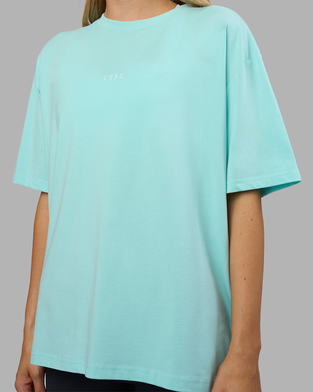 Woman wearing Go-To FLXCotton Oversized Tee - Island Paradise-White | Model:Leilani | Size:XS