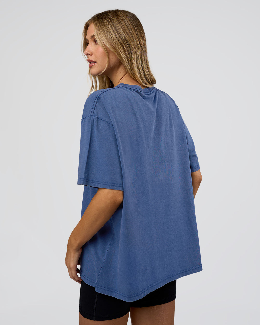 Woman wearing Go-To FLXCotton Oversized Tee - Midnight Blue Washed-White | Model:Leilani | Size:XS - view 3
