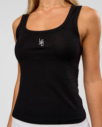 Woman wearing Go-To FLXCotton Scoop Neck Tank in Black-White | Model:Issy | Size:XS