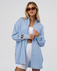 Woman wearing Go-To Oversized Shirt - Poplin Blue | Model:Leilani | Size:XS | Thumbnail Index: 1