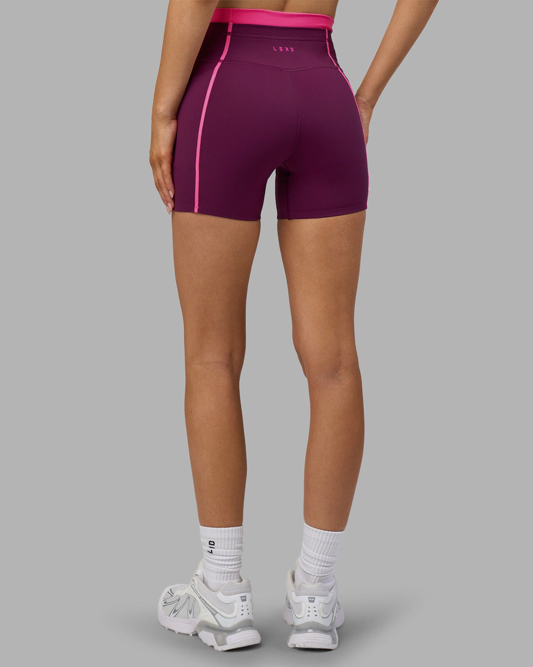 Woman wearing Liberate Contrast High-Rise 4&quot; Short Pockets - Plum Caspia-Ultra Pink | Model:Leilani | Size:XS