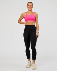 Woman wearing Lift Sports Bra - Ultra Pink | Model:Maja | Size:XS
