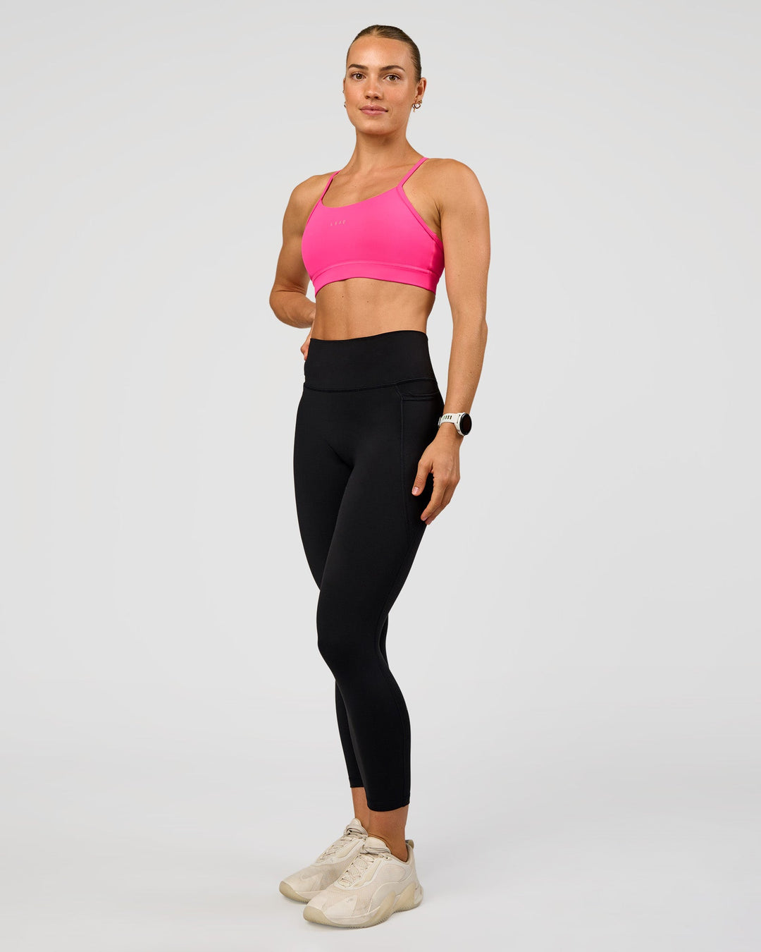 Woman wearing Lift Sports Bra - Ultra Pink | Model:Maja | Size:XS
